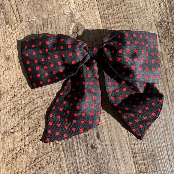 Vintage silk now pin black with red squares - Picture 1 of 5